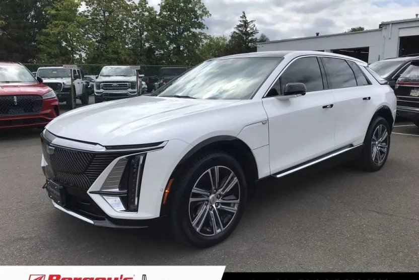 2024 Cadillac Lyriq Luxury photo 1