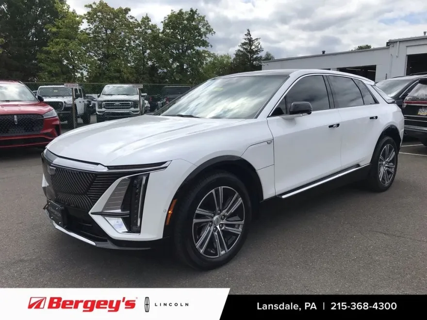 2024 Cadillac Lyriq Luxury photo 1