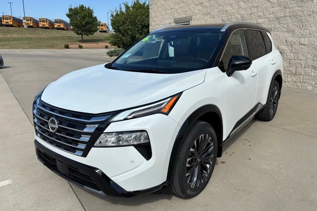 2026 Nissan Rogue Platinum AWD photo 1