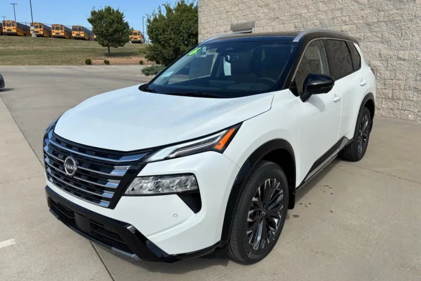2026 Nissan Rogue Platinum AWD photo 1