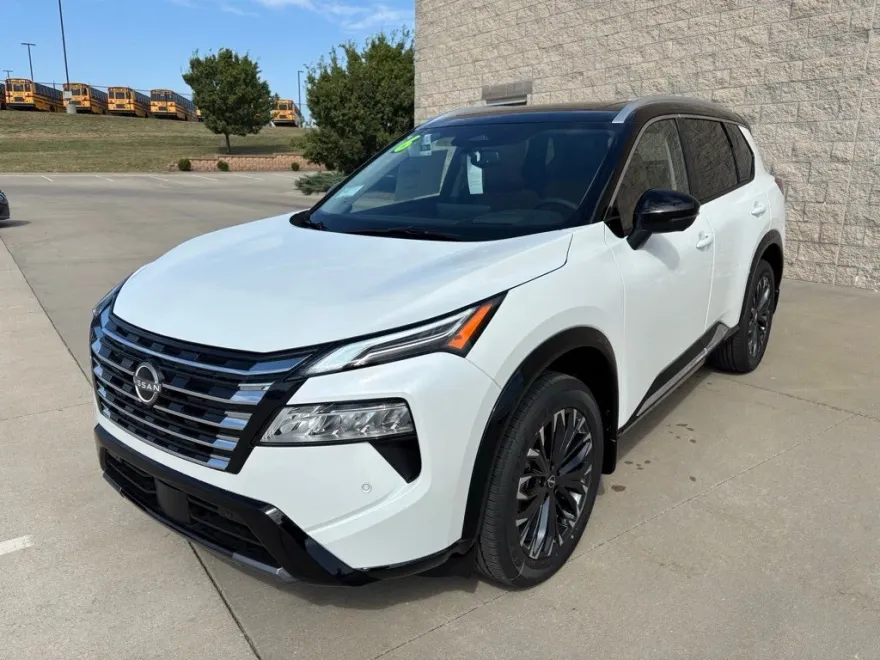 2026 Nissan Rogue Platinum AWD photo 1