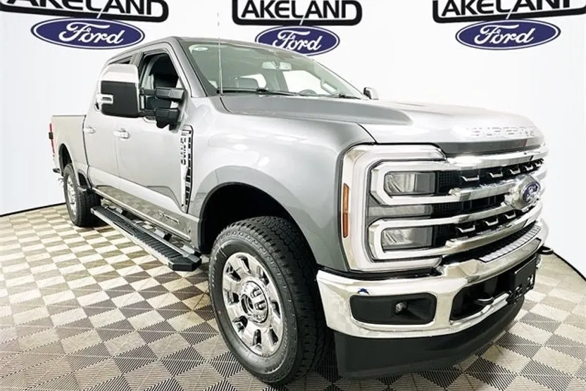 2025 Ford F-250 Lariat photo 1