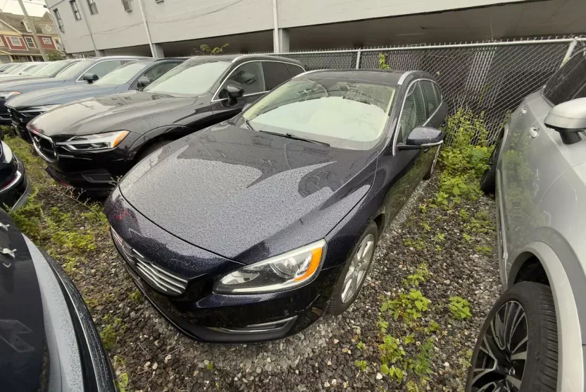 2017 Volvo V60 T5 Premier photo 1