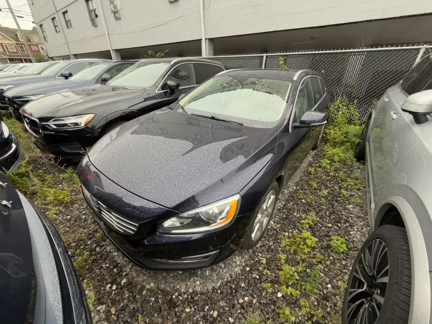 2017 Volvo V60 T5 Premier photo 1