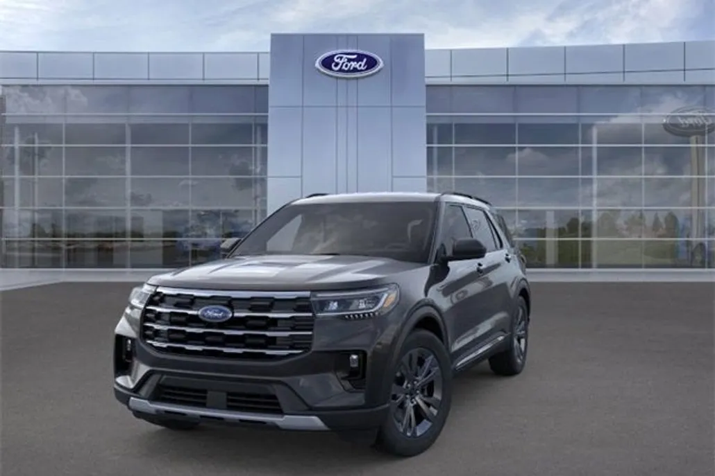 2025 Ford Explorer photo 1