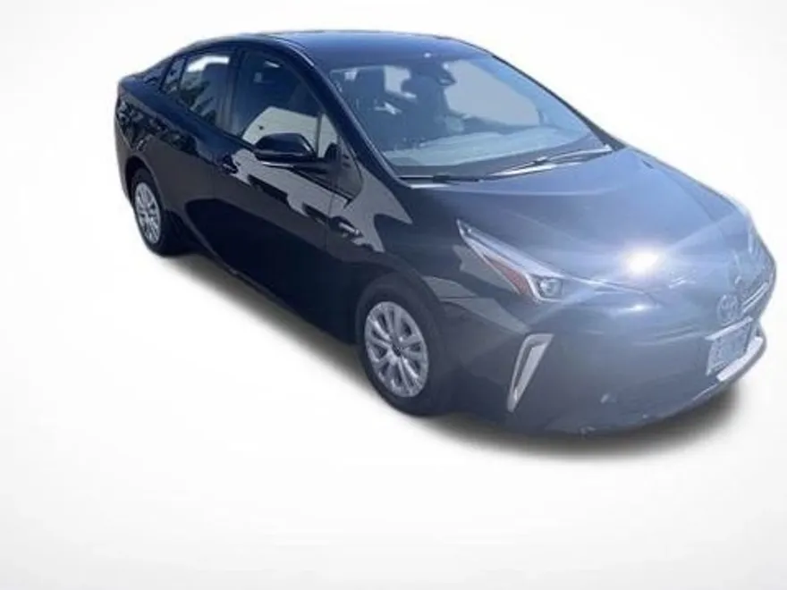 2022 Toyota Prius LE photo 1