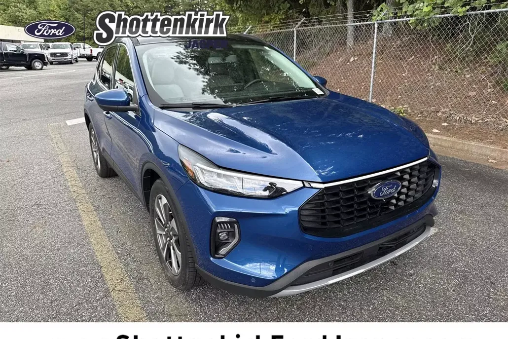 2023 Ford Escape Platinum photo 1