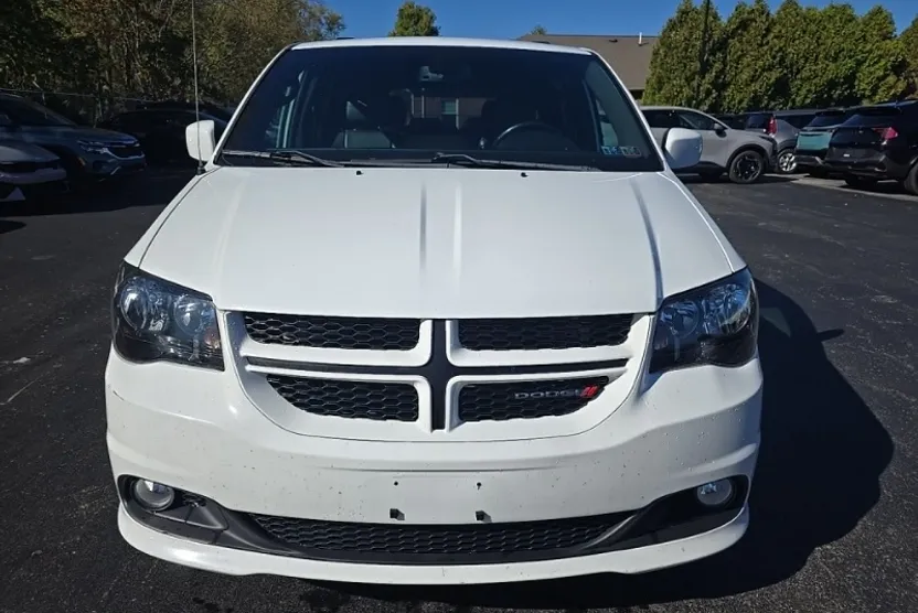 2019 Dodge Grand Caravan GT photo 1