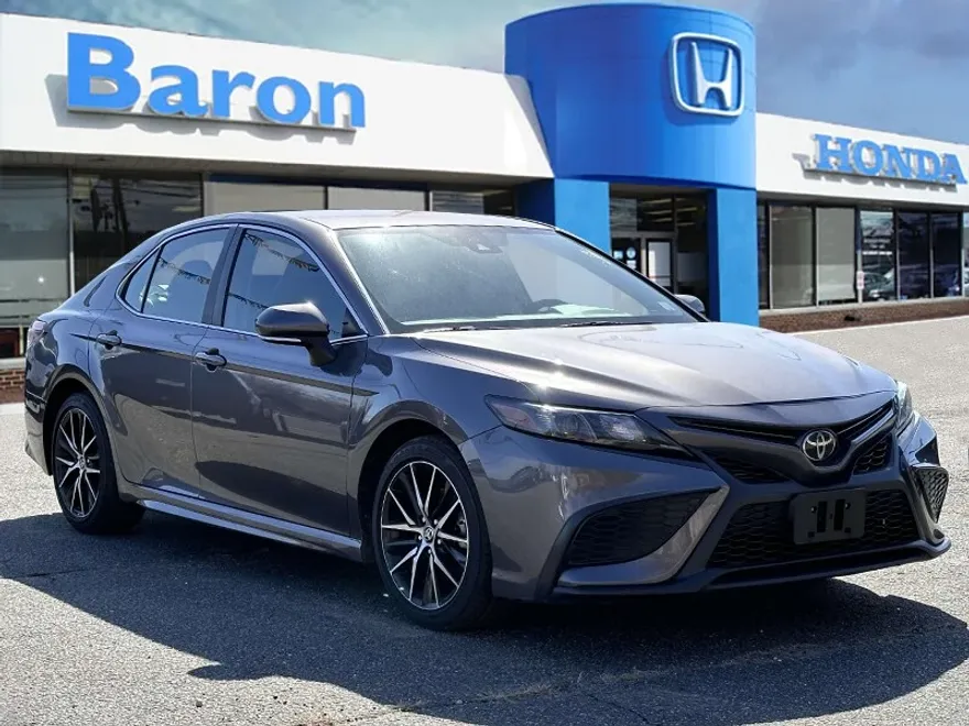 2022 Toyota Camry SE photo 1