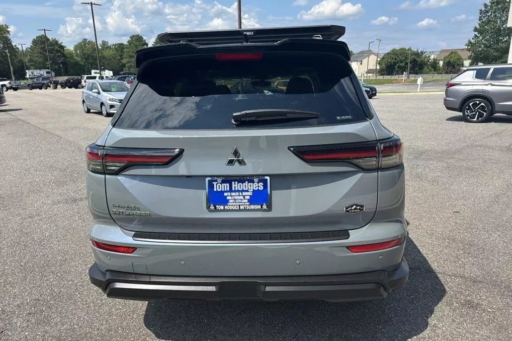 2025 Mitsubishi Outlander S-AWC photo 1