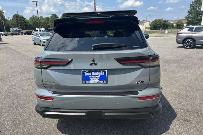 2025 Mitsubishi Outlander S-AWC photo 1