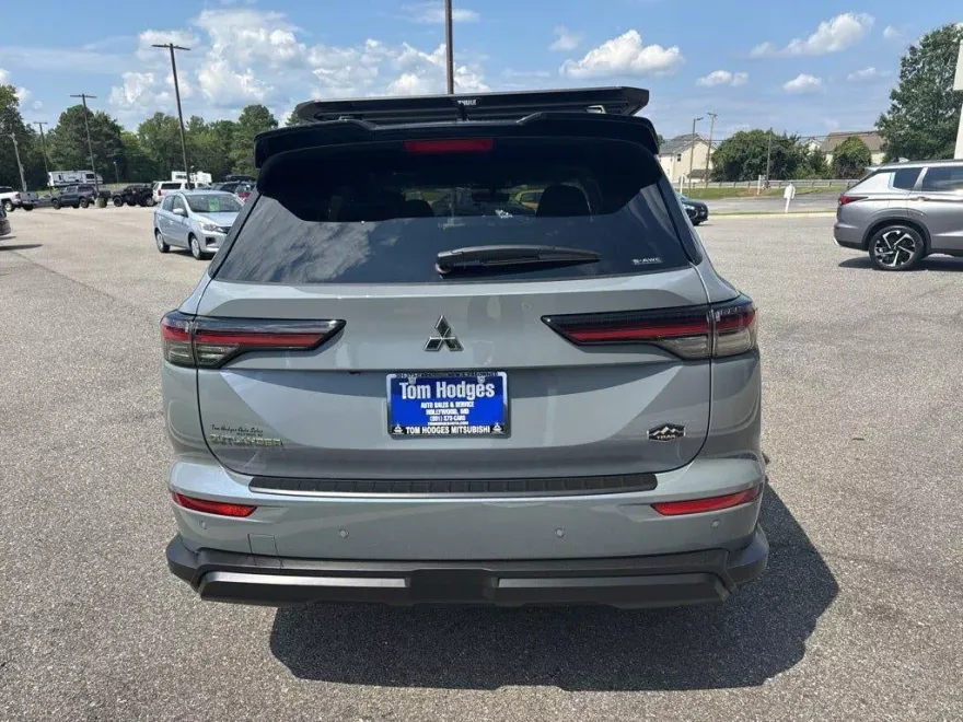 2025 Mitsubishi Outlander S-AWC photo 1