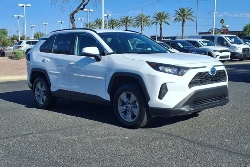 2022 Toyota RAV4 Hybrid LE photo 1