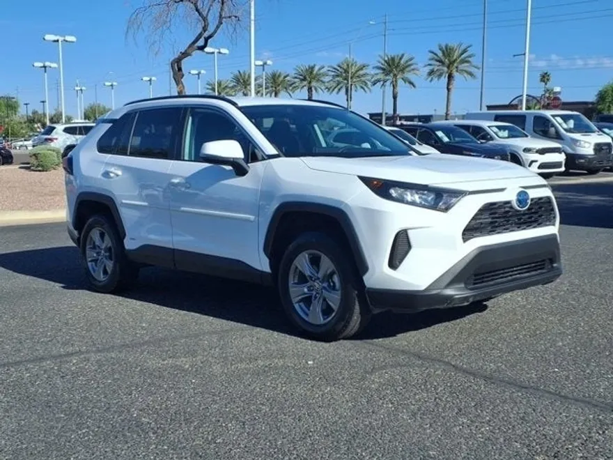 2022 Toyota RAV4 Hybrid LE photo 1