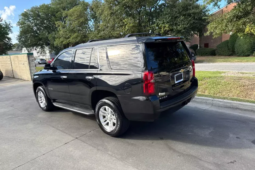 2017 Chevrolet Tahoe LS photo 1