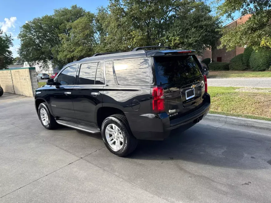 2017 Chevrolet Tahoe LS photo 1