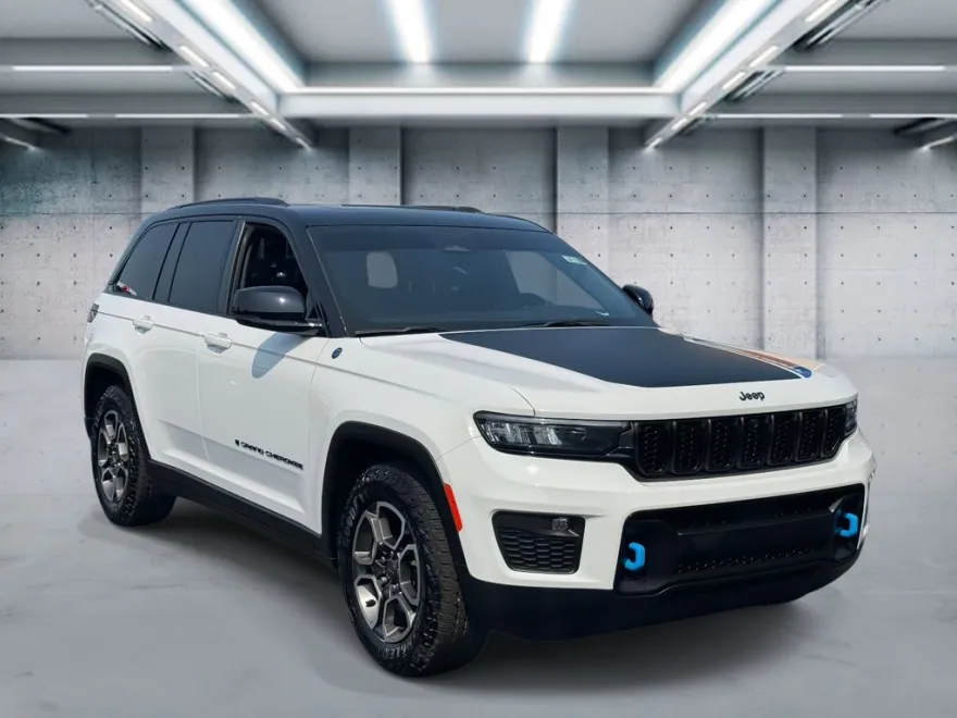 2023 Jeep Cherokee Trailhawk 4xe photo 1