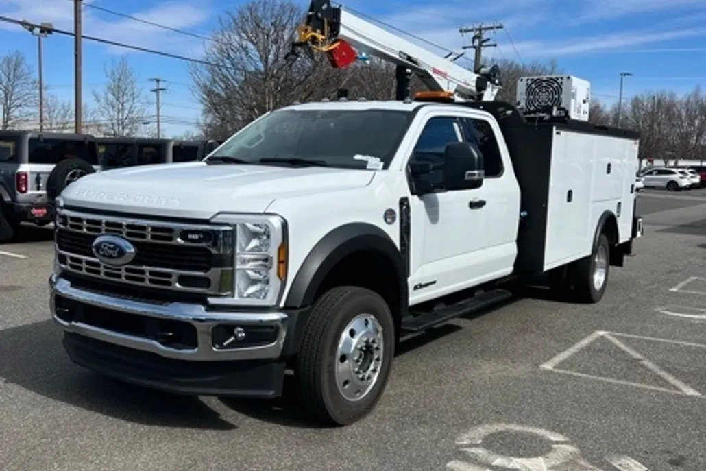 2024 Ford F-550 XLT photo 1