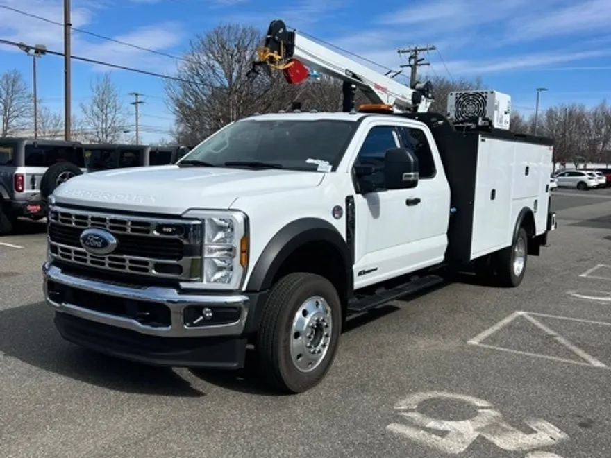 2024 Ford F-550 XLT photo 1