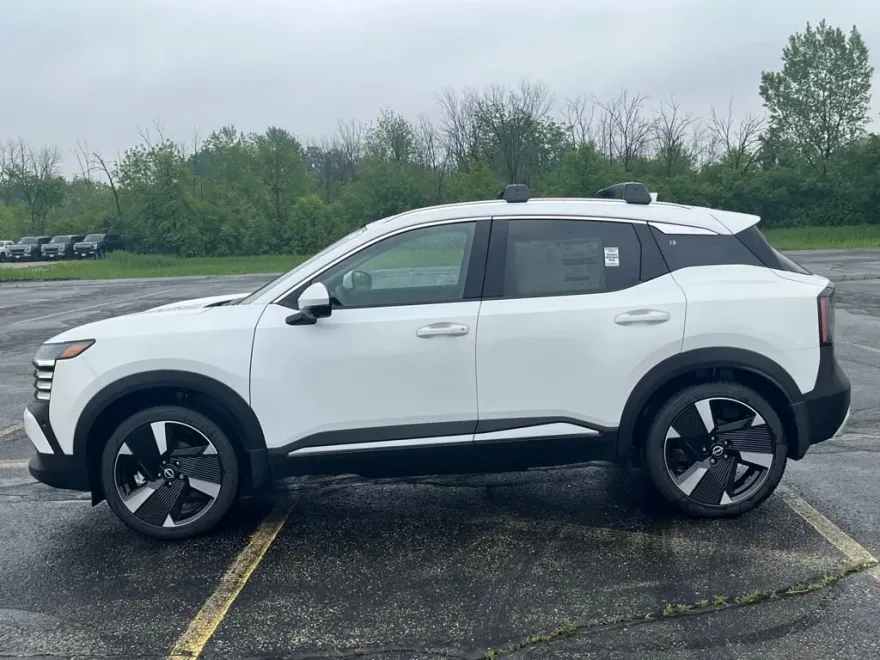 2025 Nissan Kicks SR photo 1