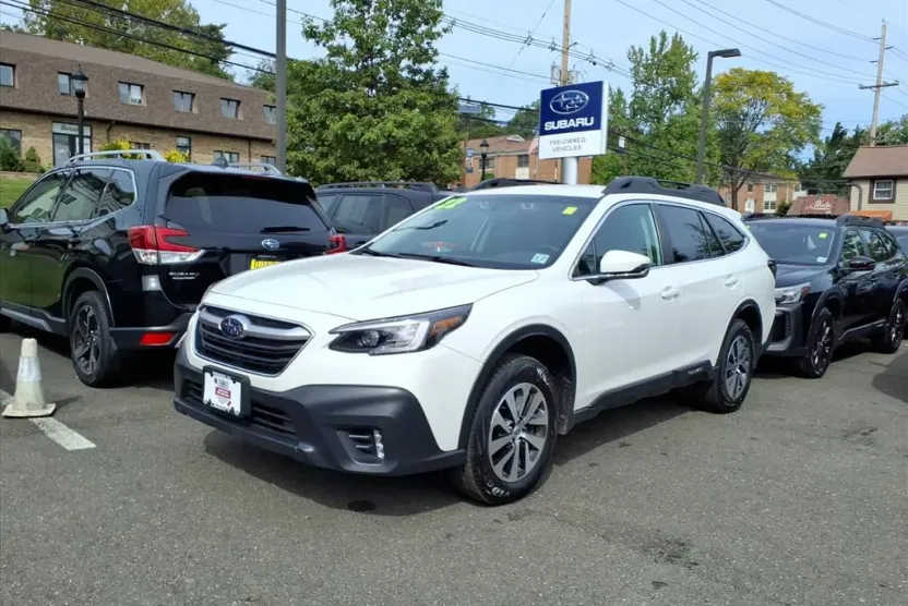 2022 Subaru Outback Premium photo 1