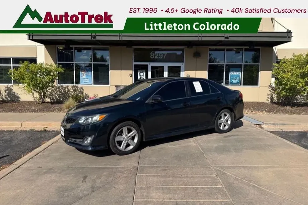 2014 Toyota Camry SE photo 1