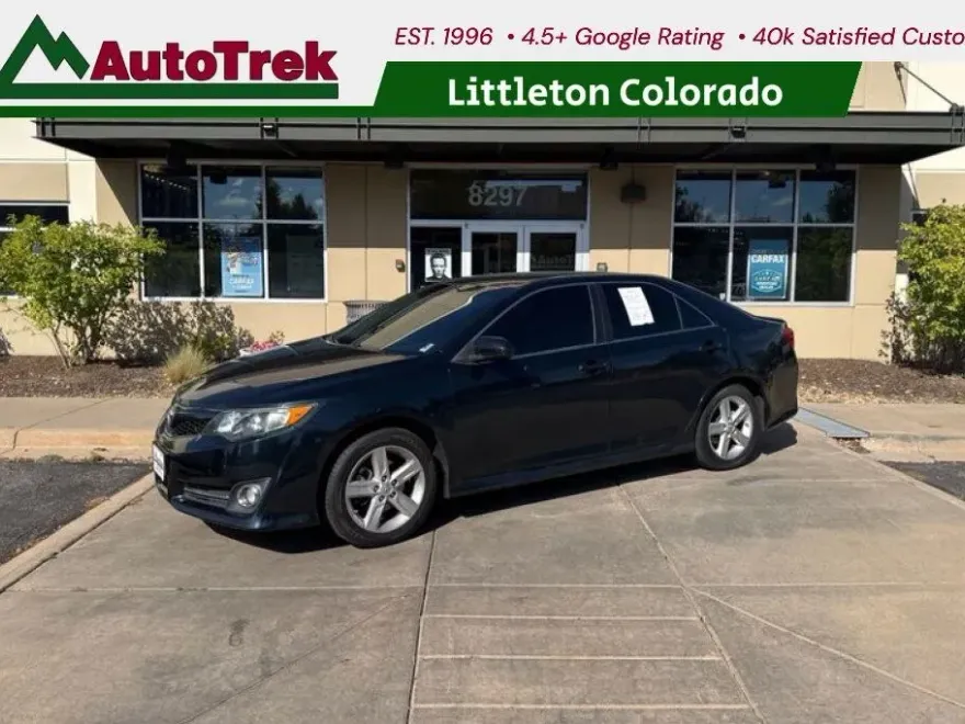 2014 Toyota Camry SE photo 1