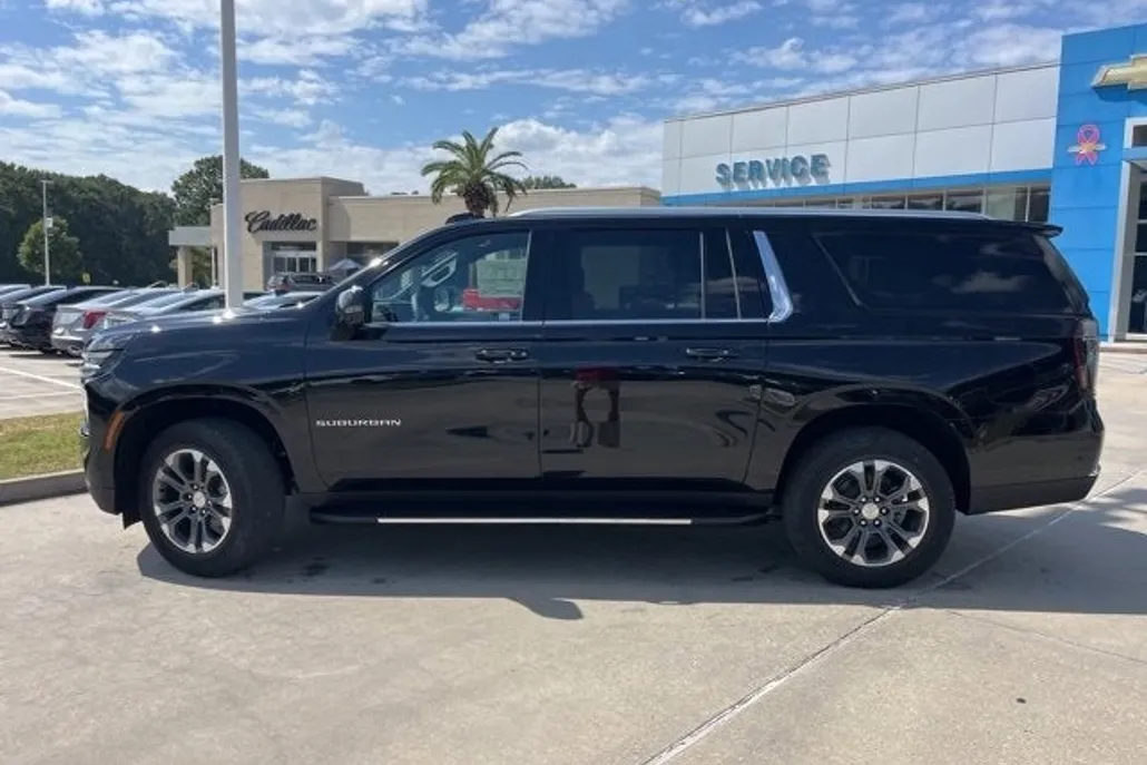 2026 Chevrolet Suburban LT photo 1