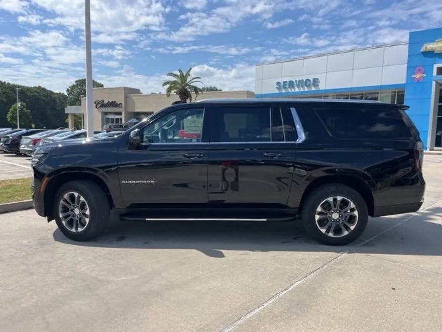 2026 Chevrolet Suburban LT photo 1