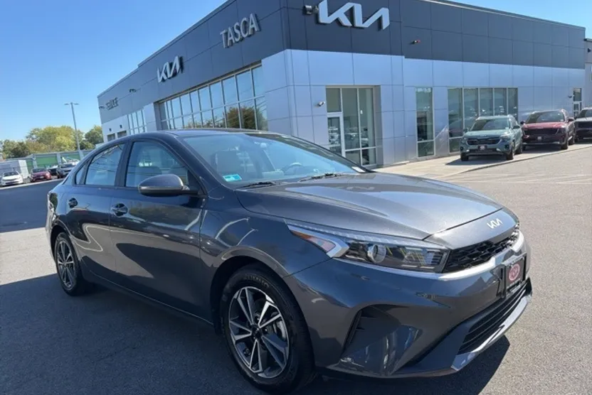 2023 Kia Forte LXS photo 1