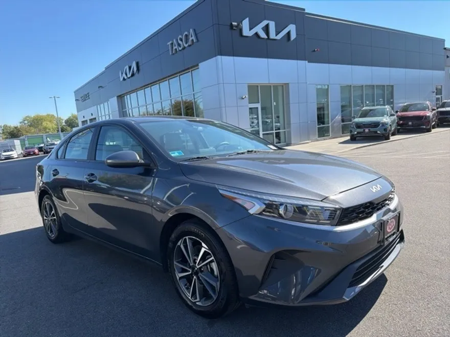 2023 Kia Forte LXS photo 1