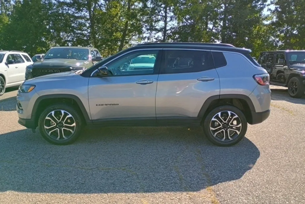 2022 Jeep Compass Limited photo 1