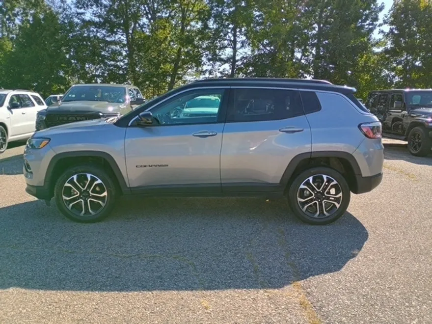 2022 Jeep Compass Limited photo 1