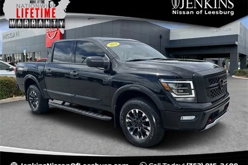 2024 Nissan Titan PRO-4X photo 1