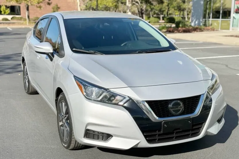 2021 Nissan Versa SV photo 1