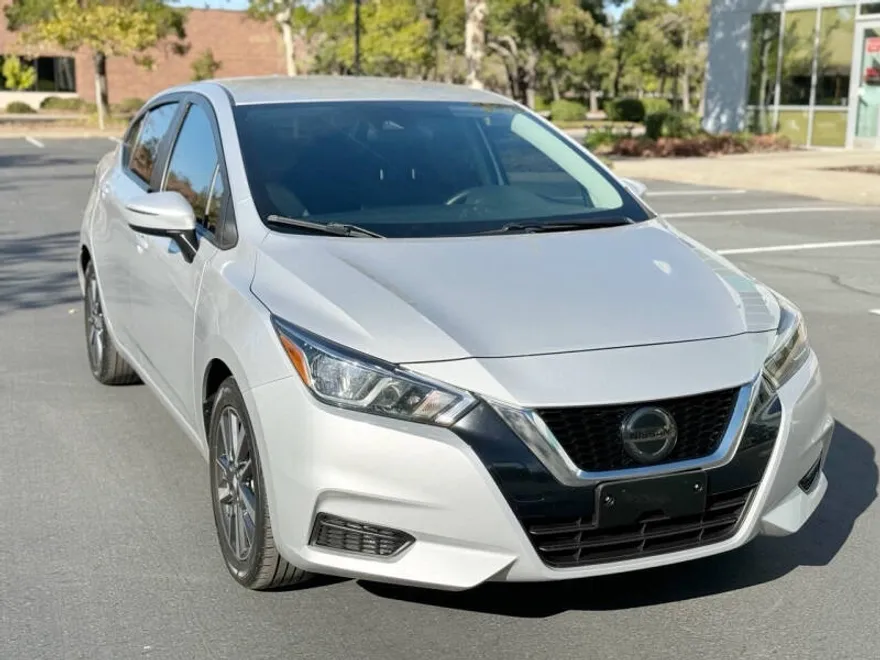 2021 Nissan Versa SV photo 1