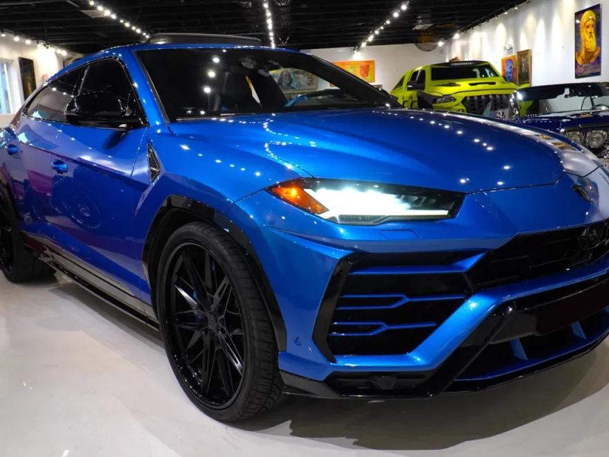 2019 Lamborghini Urus photo 1