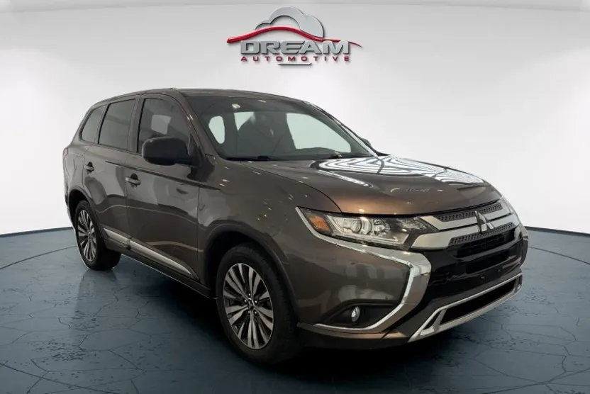 2020 Mitsubishi Outlander ES photo 1