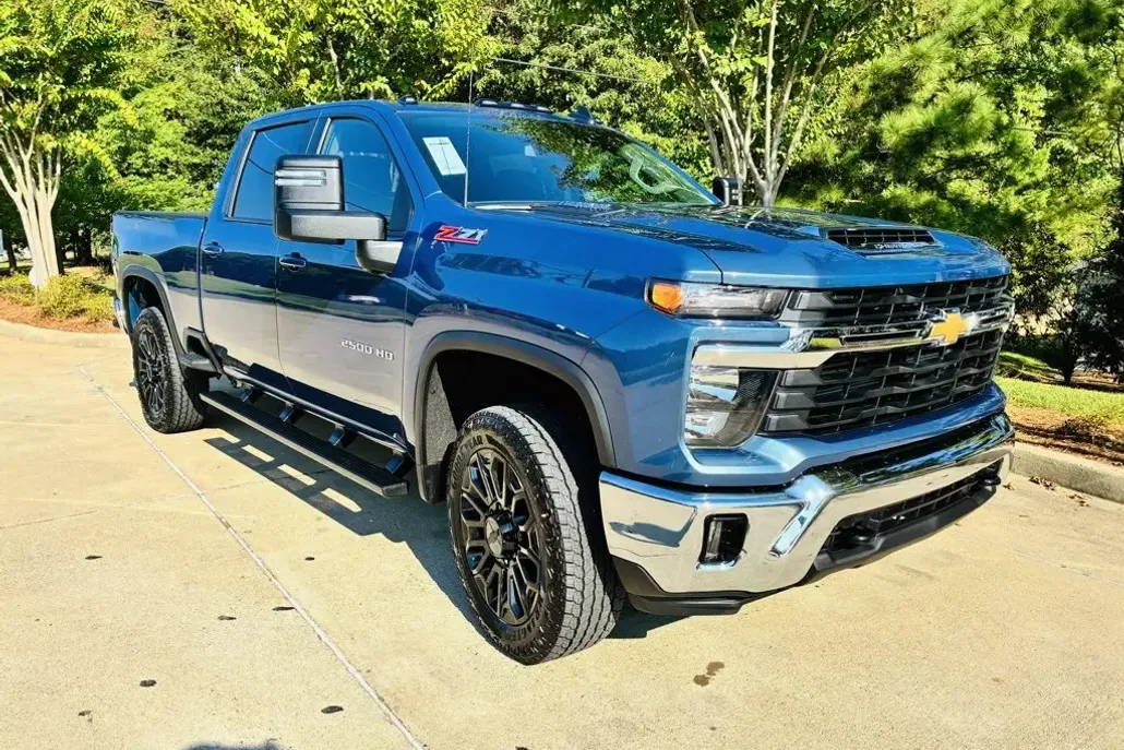 2026 Chevrolet Silverado 2500HD LT photo 1