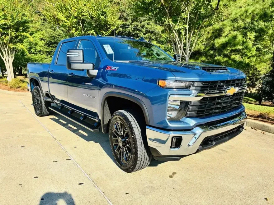 2026 Chevrolet Silverado 2500HD LT photo 1