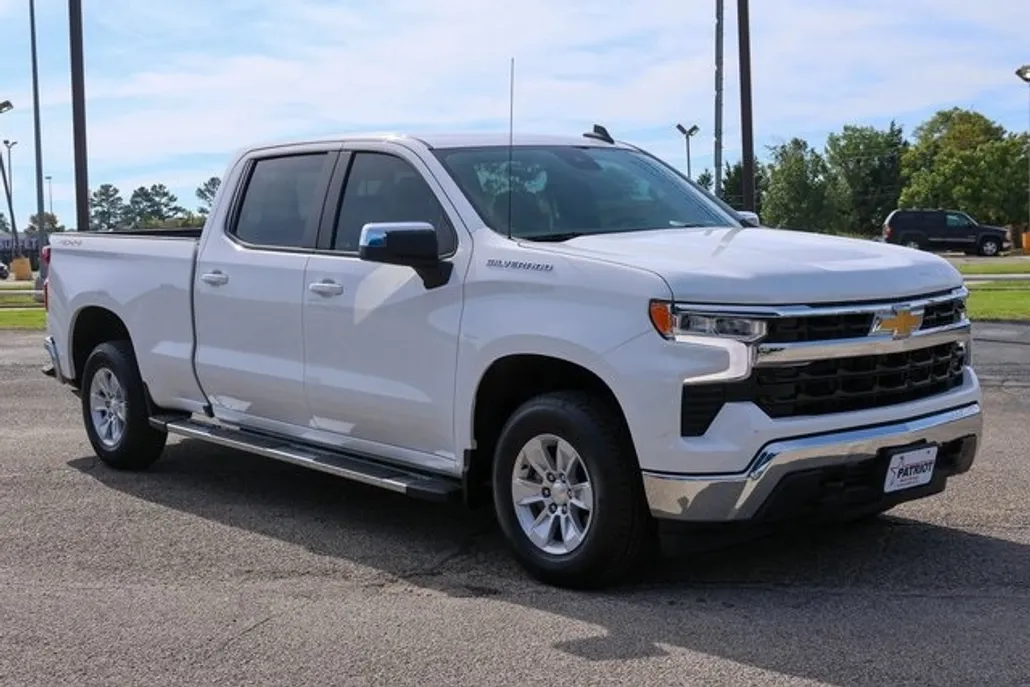 2024 Chevrolet Silverado 1500 LT photo 1