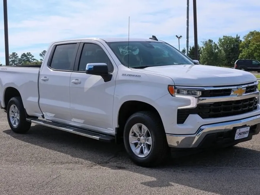 2024 Chevrolet Silverado 1500 LT photo 1