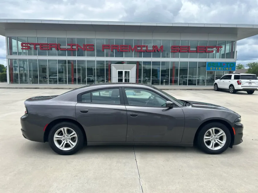 2022 Dodge Charger SXT photo 1