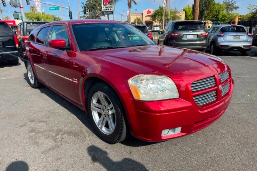 2005 Dodge Magnum RT photo 1