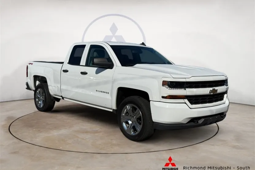 2018 Chevrolet Silverado 1500 Custom photo 1