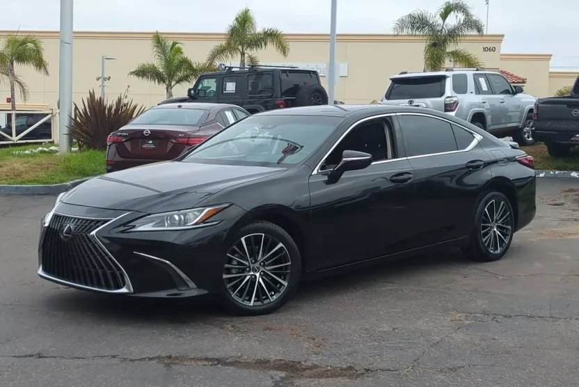 2023 Lexus ES 300h photo 1