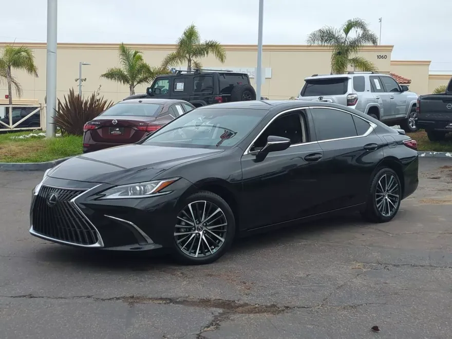 2023 Lexus ES 300h photo 1