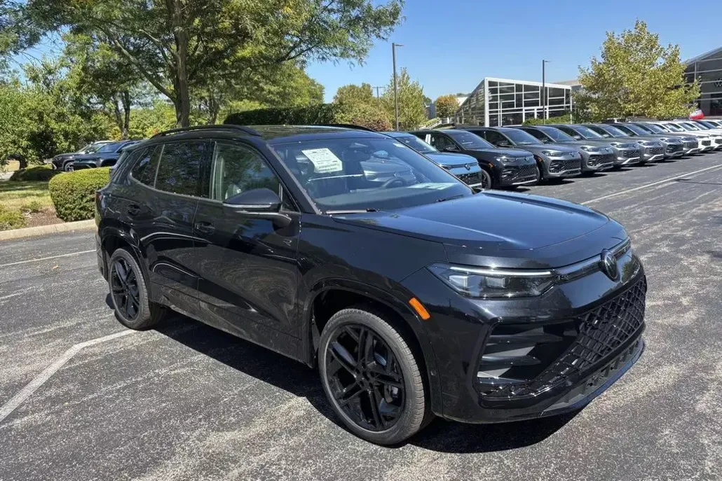 2025 Volkswagen Tiguan SE R-Line Black photo 1
