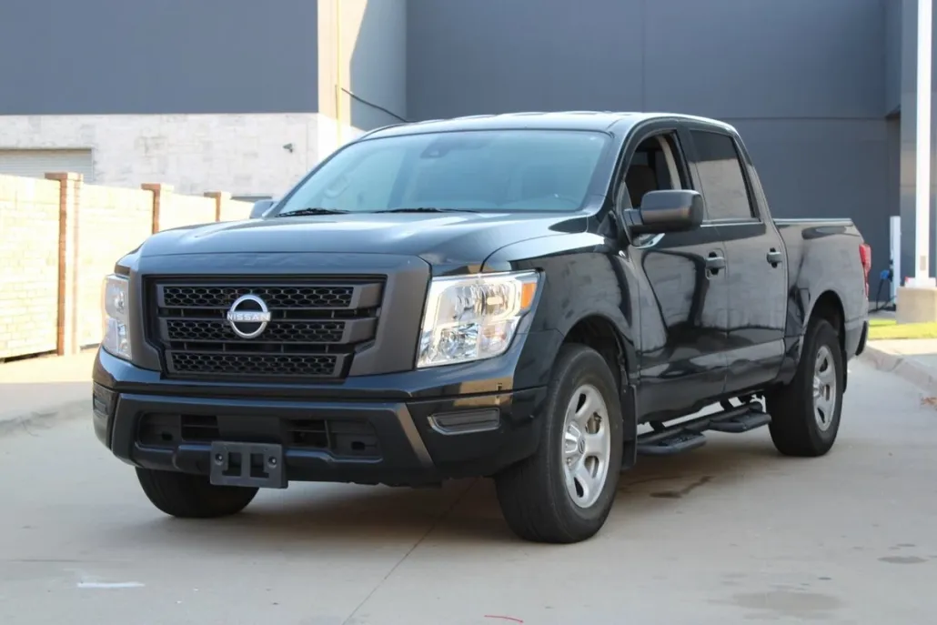 2023 Nissan Titan S photo 1