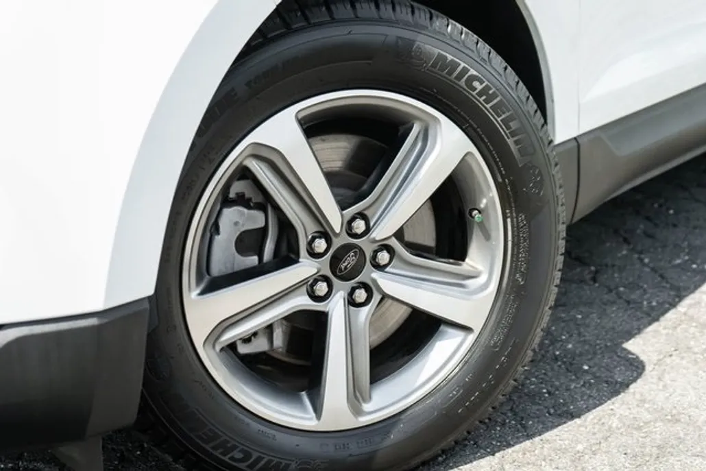 2024 Ford Edge SEL photo 1